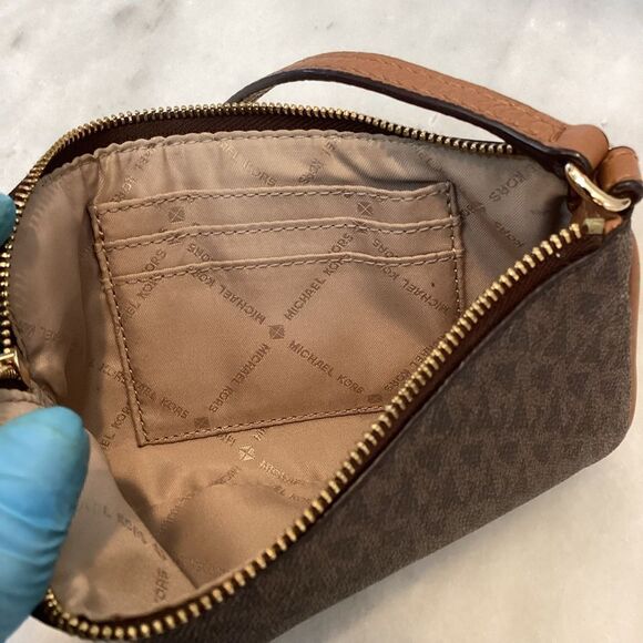 Michael Kors Signature Logo Saffiano Leather Mid-sized Wristlet Clutch Wallet